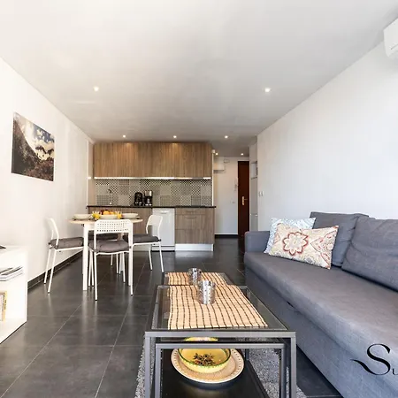 Stylish Seaview Terrace Retreat *