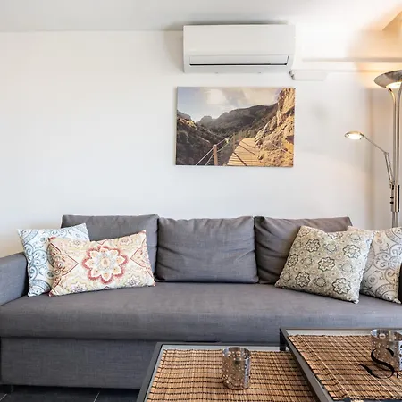 Stylish Seaview Terrace Retreat *