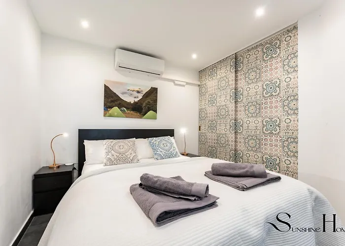 Stylish Seaview Terrace Retreat Apartament