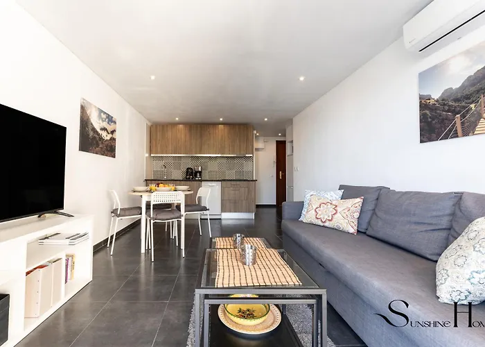 Stylish Seaview Terrace Retreat *