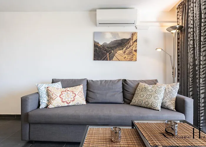 Stylish Seaview Terrace Retreat *