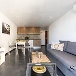 Stylish Seaview Terrace Retreat *