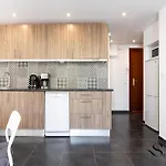 Stylish Seaview Terrace Retreat *