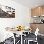 Stylish Seaview Terrace Retreat شقة