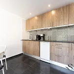 Stylish Seaview Terrace Retreat *