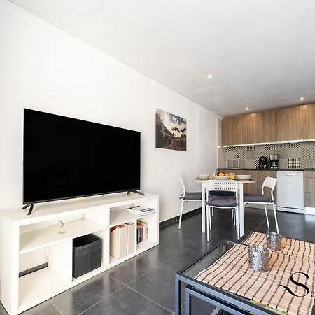 Stylish Seaview Terrace Retreat 아파트 토레몰리노스
