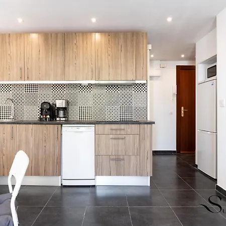 Stylish Seaview Terrace Retreat *