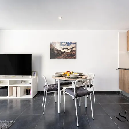 Stylish Seaview Terrace Retreat