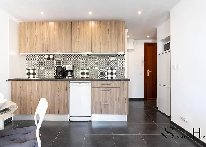 Stylish Seaview Terrace Retreat *