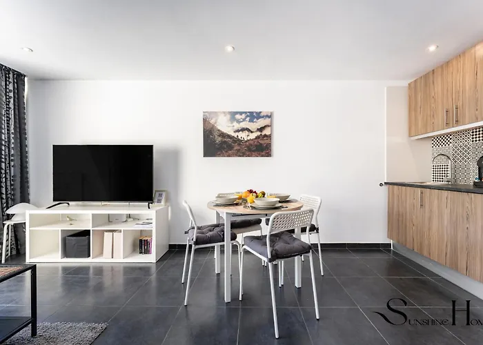 Stylish Seaview Terrace Retreat