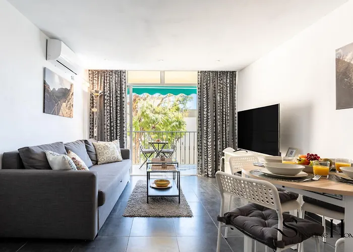 Stylish Seaview Terrace Retreat Apartment *