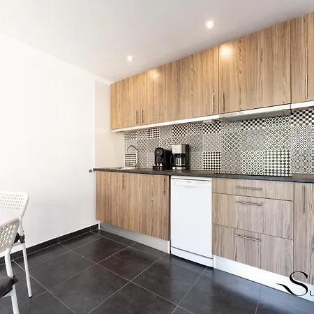 Stylish Seaview Terrace Retreat *