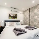 Stylish Seaview Terrace Retreat Apartment